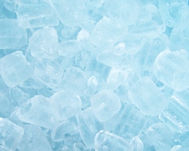 Ledene kocke simuliraju trenutni osećaj hladnoće koji pruža Lioton 1000® gel